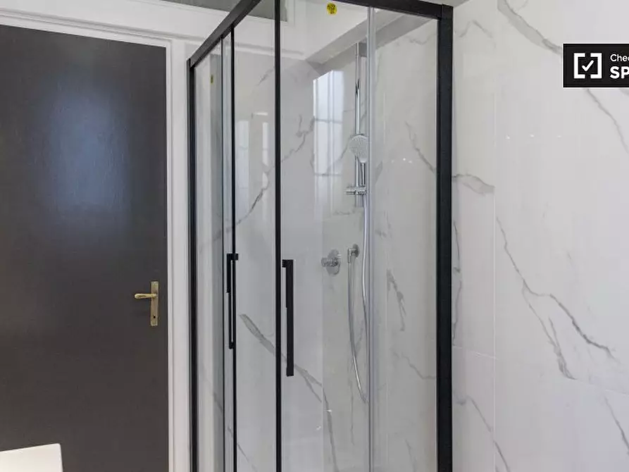 Immagine 16 di Camera condivisa in affitto  in Via Lima a Roma