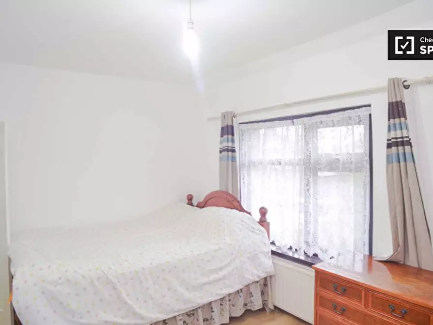 Immagine 3 di Camera condivisa in affitto  in Green Ln a Staines