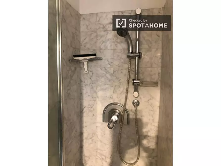 Immagine 19 di Camera condivisa in affitto  in Viale Edoardo Jenner a Milano