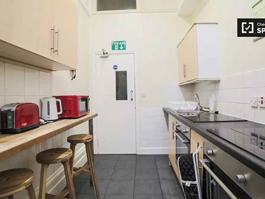 Immagine 3 di Camera condivisa in affitto  in Ground Floor Apartment a Kensington