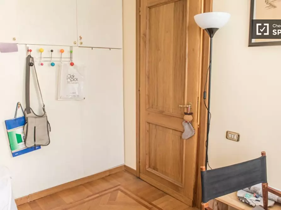 Immagine 2 di Camera condivisa in affitto  in Via Guattani a Roma