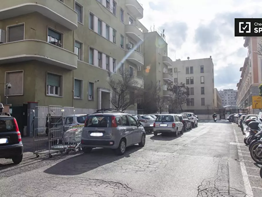 Immagine 11 di Camera condivisa in affitto  in Via Costantino Corvisieri a Roma