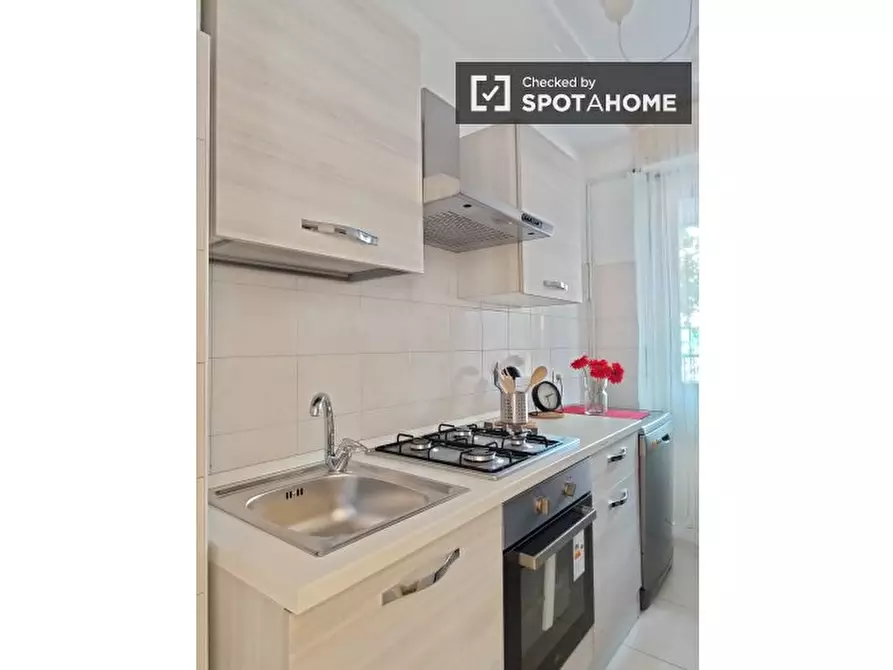 Immagine 5 di Camera condivisa in affitto  in via Barzoni a Milano