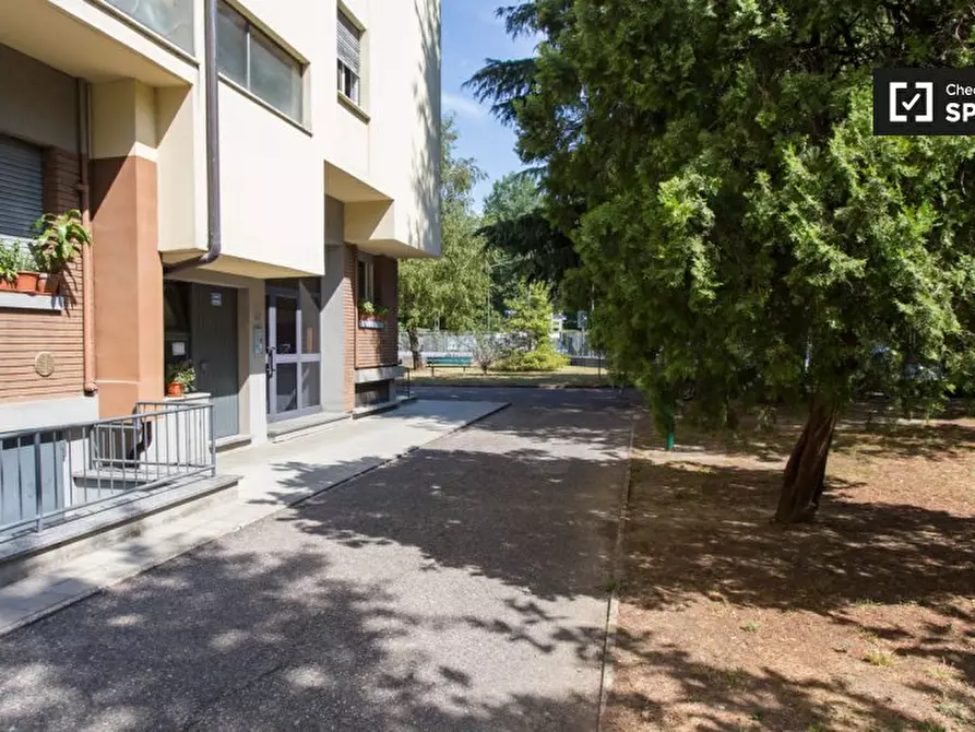 Immagine 18 di Camera condivisa in affitto  in Via delle Genziane a Milano