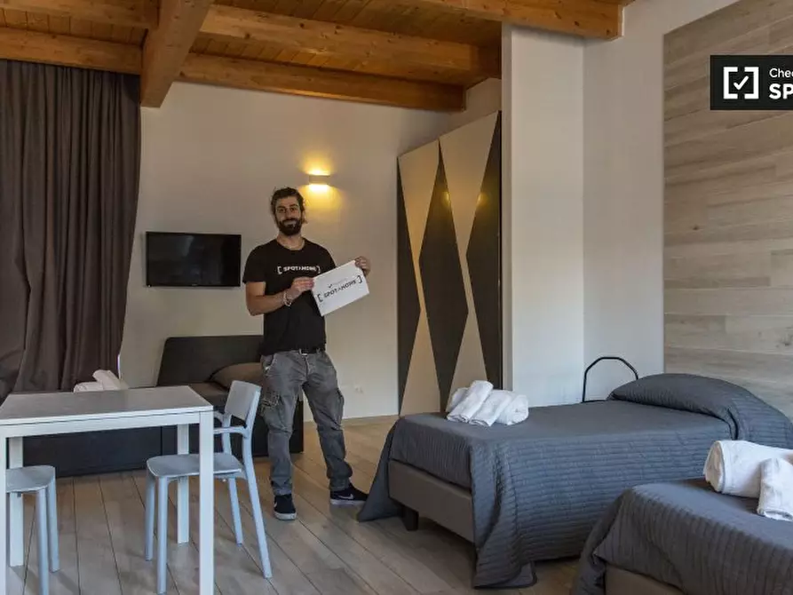 Immagine 11 di Appartamento in affitto  in Via di Acqua Bullicante a Roma