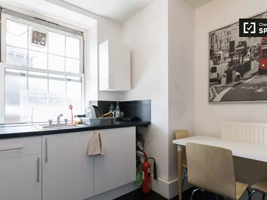 Immagine 5 di Camera condivisa in affitto  in Becklow Gardens a Hammersmith