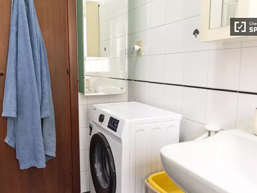 Immagine 8 di Camera condivisa in affitto  in Via Quirino Majorana a Roma