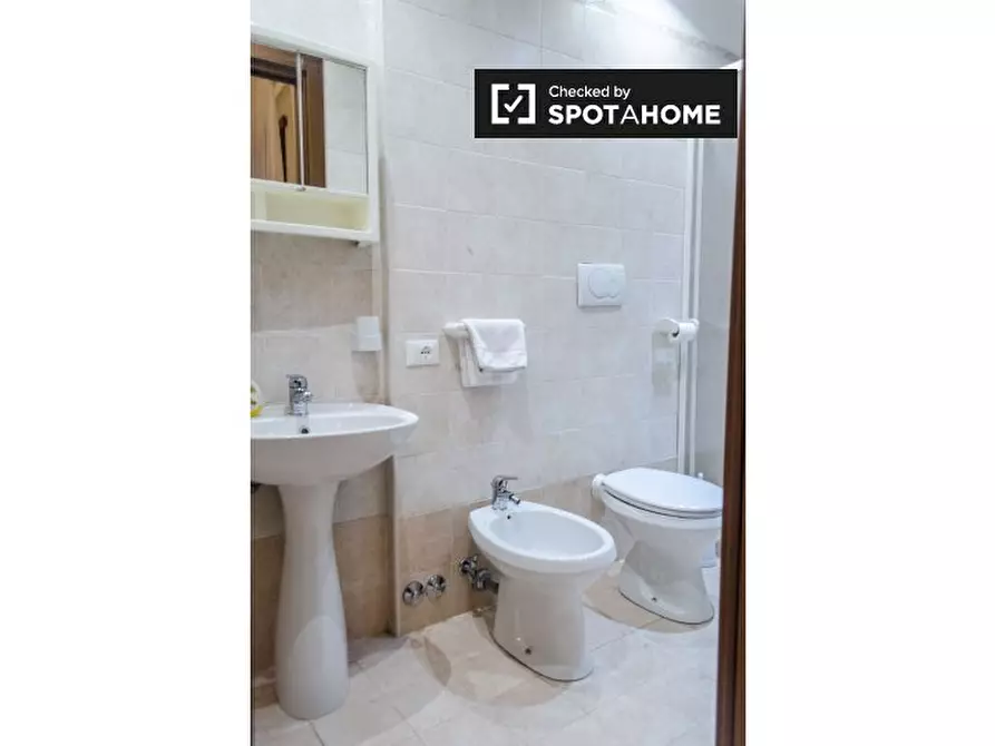 Immagine 16 di Appartamento in affitto  in Via Ildebrando Vivanti a Roma