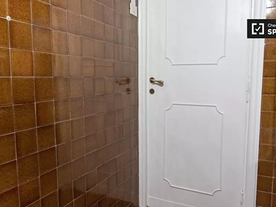 Immagine 16 di Camera condivisa in affitto  in Via Pietro Tacchini a Roma
