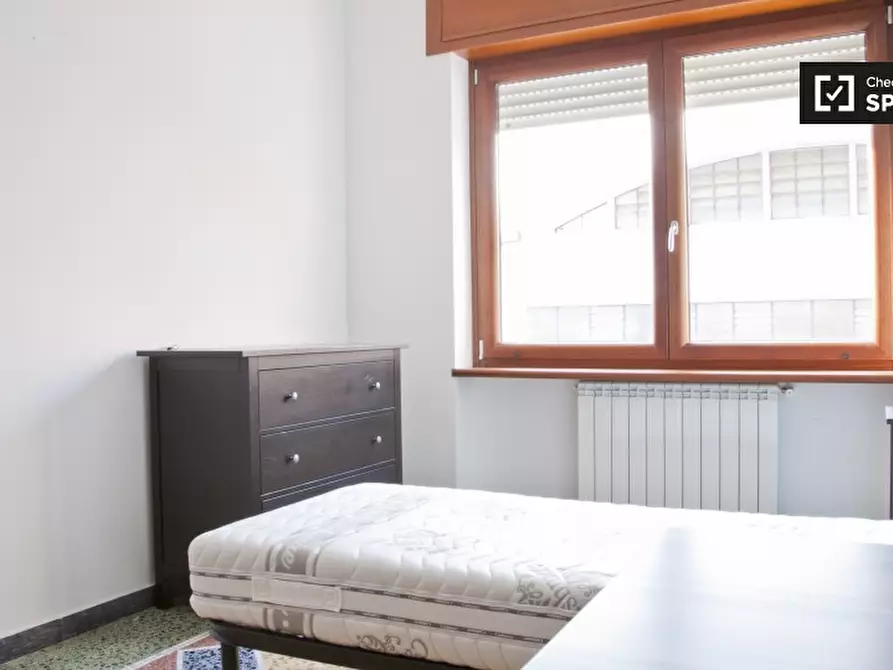 Immagine 2 di Camera condivisa in affitto  in Via Laodicea a Roma