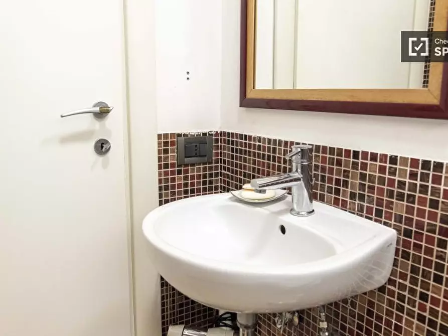 Immagine 12 di Camera condivisa in affitto  in Via Corrado Segre a Roma