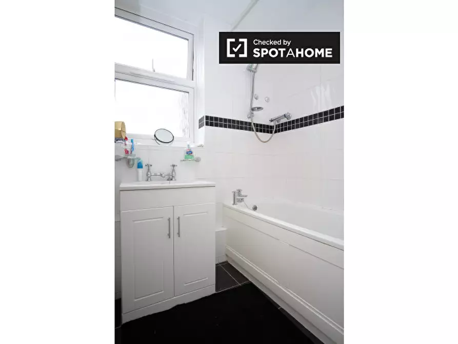 Immagine 10 di Camera condivisa in affitto  in Wayford Street a Wandsworth