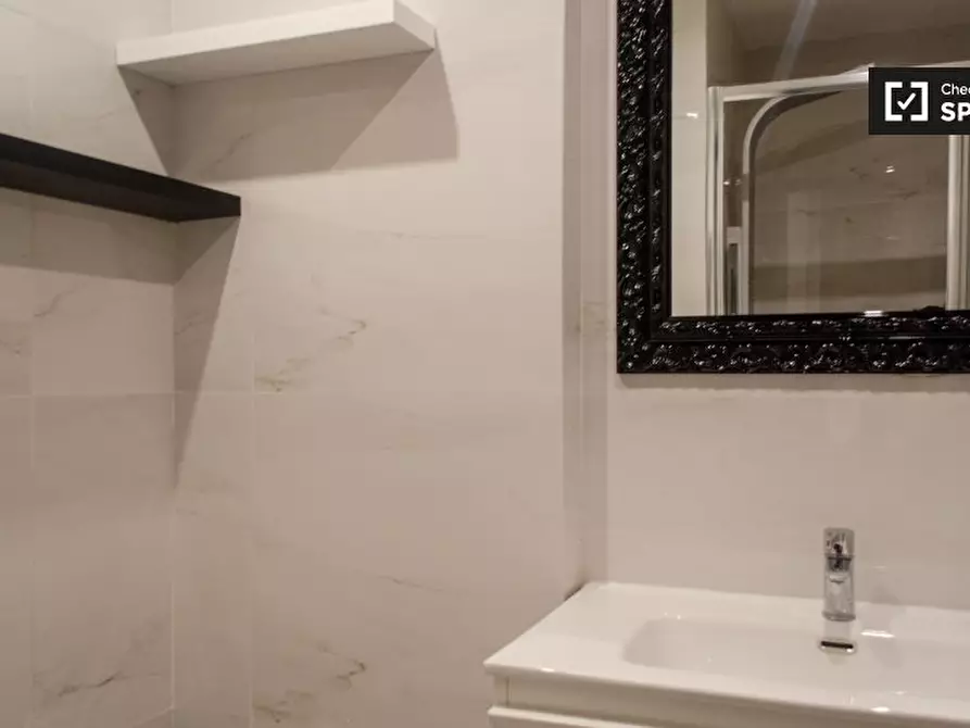 Immagine 12 di Appartamento in affitto  in Via Gregoriana, 00187 Roma RM, Italy a Roma