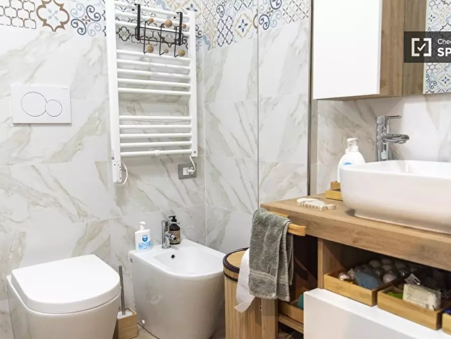 Immagine 8 di Camera condivisa in affitto  in Via Girolamo Benzoni a Roma