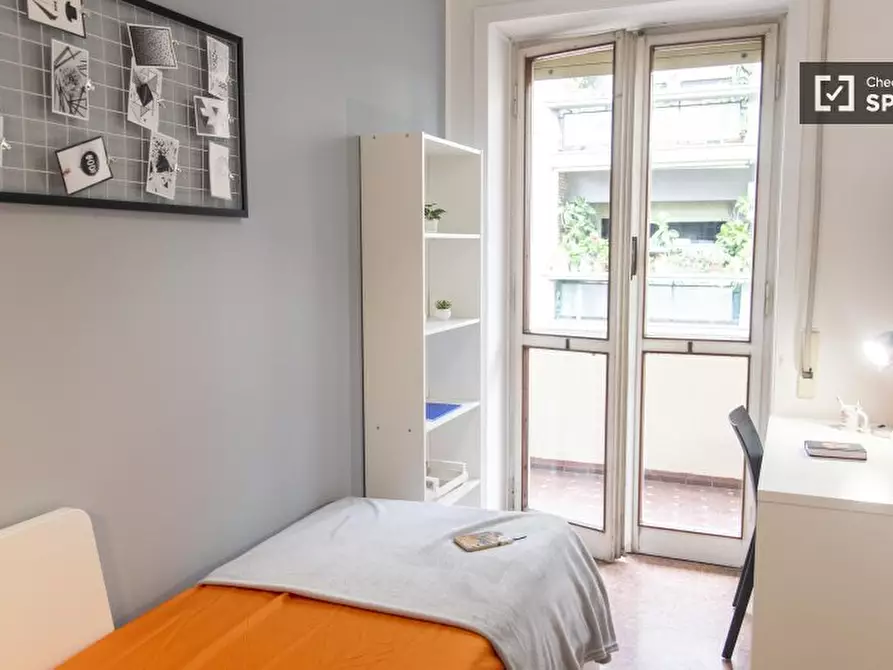 Immagine 1 di Camera condivisa in affitto  in Lungotevere di Pietra Papa a Roma