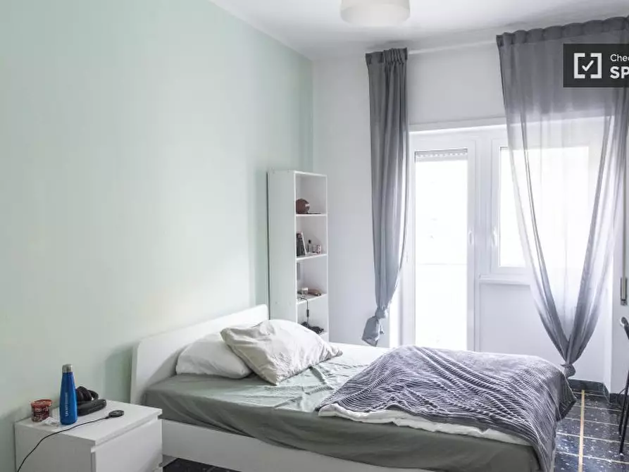 Immagine 3 di Camera condivisa in affitto  in Via Oderisi da Gubbio a Roma