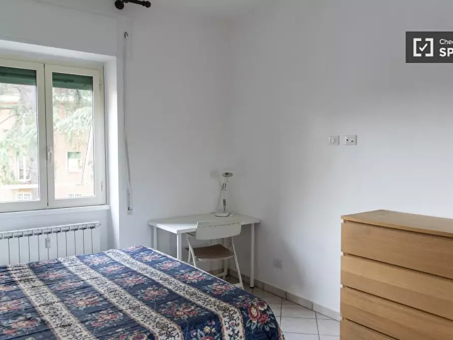 Immagine 2 di Camera condivisa in affitto  in Via Valnerina a Roma