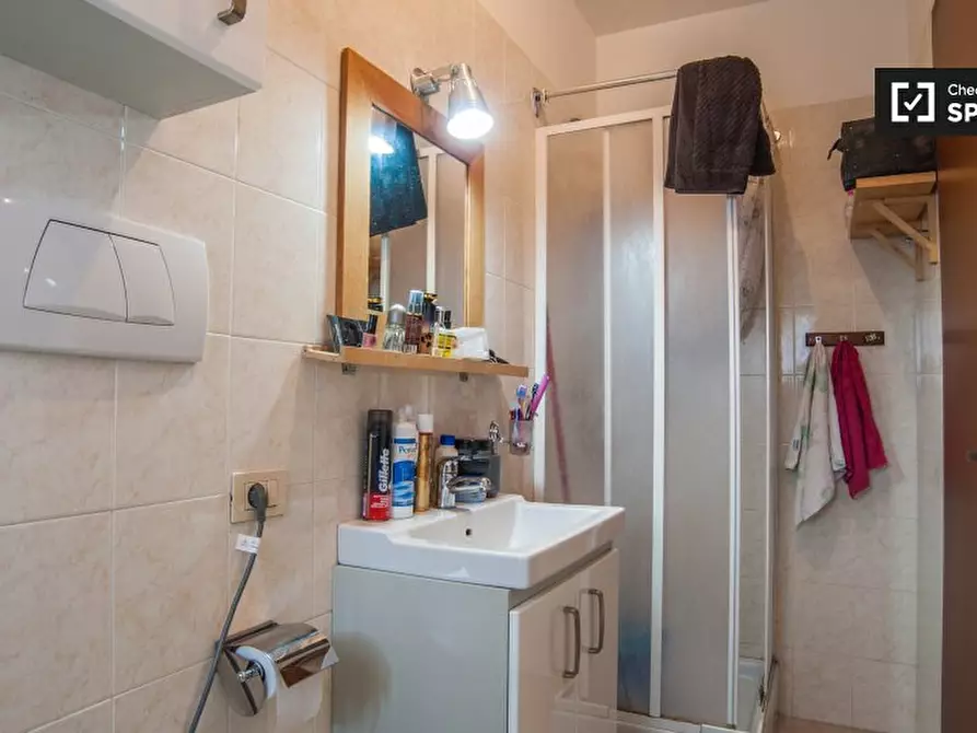 Immagine 18 di Camera condivisa in affitto  in Via del Podere Fiume a Roma