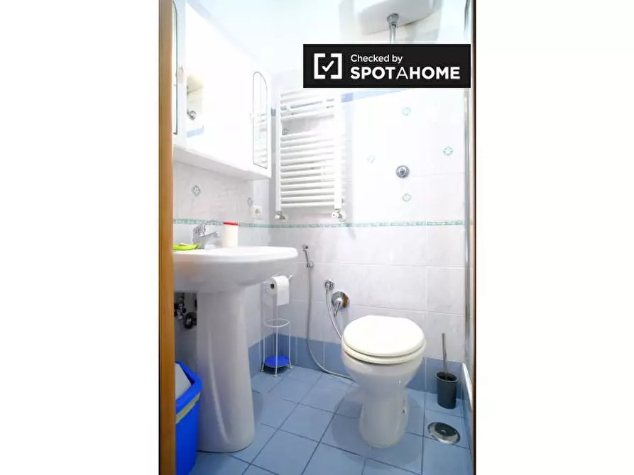 Immagine 7 di Residence in affitto  in Via Albalonga a Roma