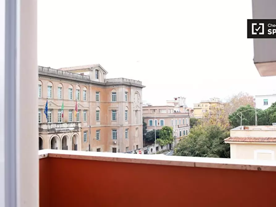 Immagine 5 di Camera condivisa in affitto  in Via dei Glicini a Roma