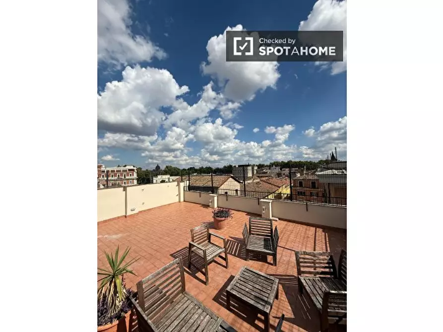 Immagine 19 di Camera condivisa in affitto  in P.za di Sant'Apollonia a Roma