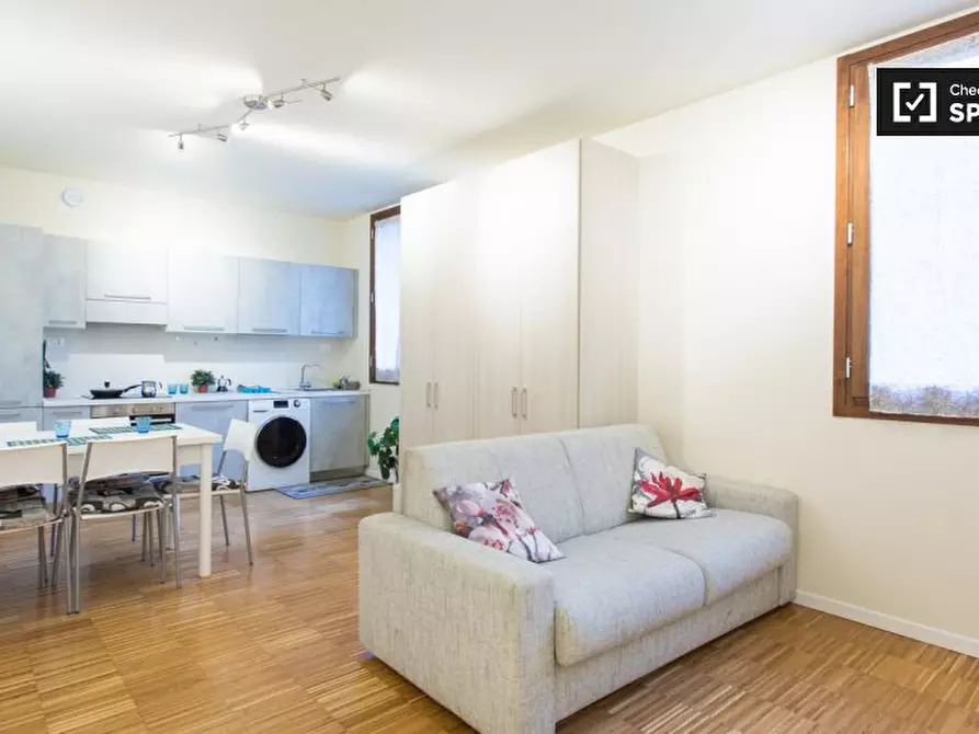 Immagine 1 di Appartamento in affitto  in Via Francesco Primaticcio a Milano