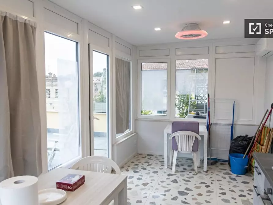 Immagine 15 di Camera condivisa in affitto  in Via Francesco Caracciolo a Roma