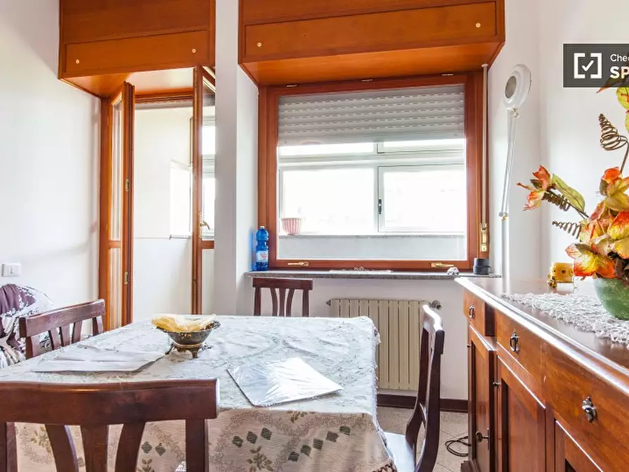 Immagine 5 di Camera condivisa in affitto  in Via Paolo Barison a Roma