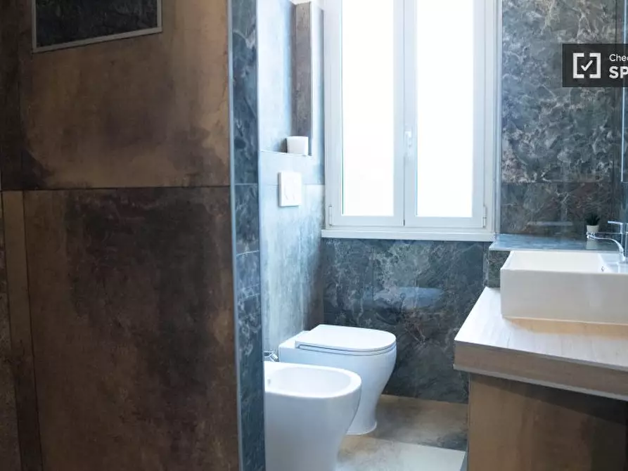 Immagine 5 di Appartamento in affitto  in Via del Forte Braschi a Roma