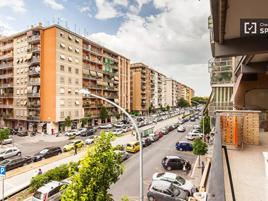 Immagine 14 di Camera condivisa in affitto  in Viale Partenope a Roma