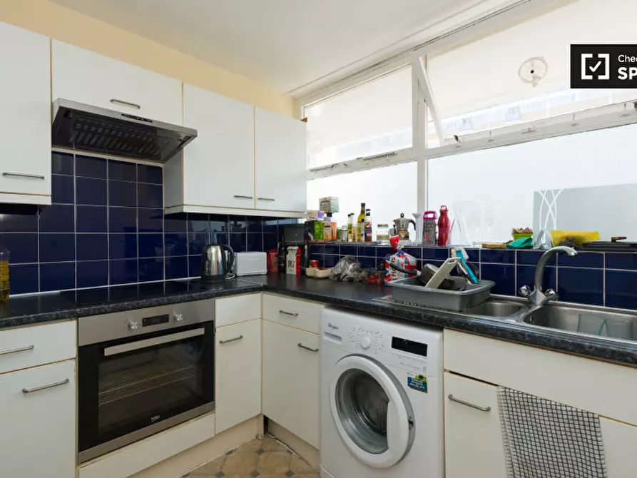 Immagine 7 di Camera condivisa in affitto  in CHURCHILL GARDENS a 