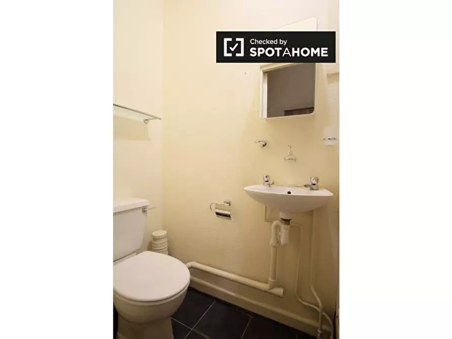 Immagine 8 di Ufficio in affitto  in Apartment a Brent