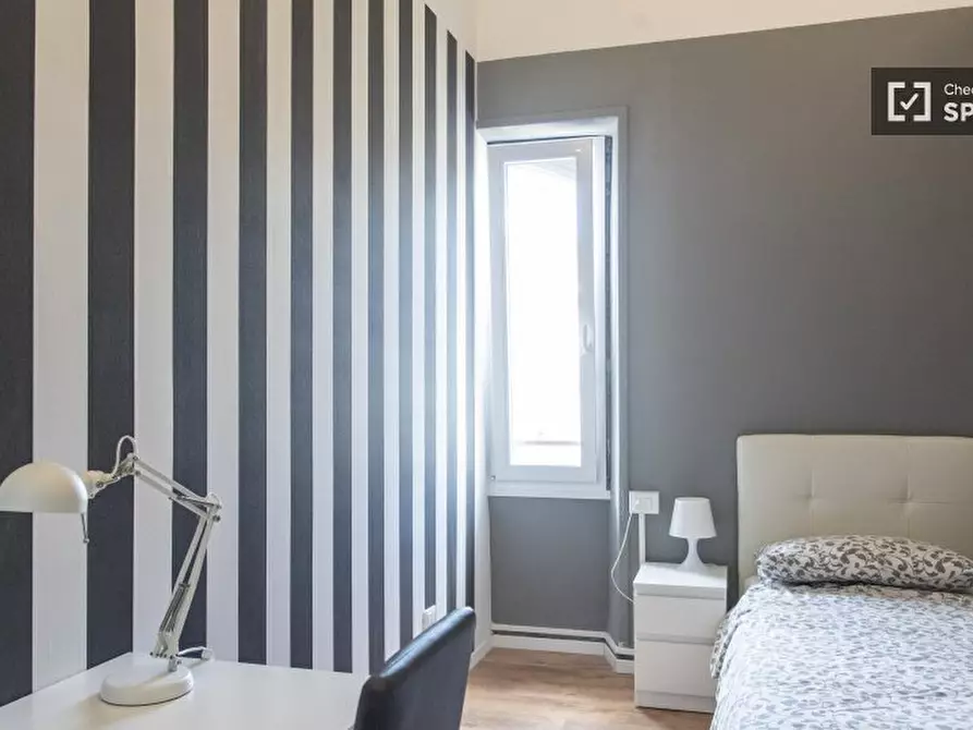 Immagine 2 di Camera condivisa in affitto  in Piazza Regina Margherita a Roma