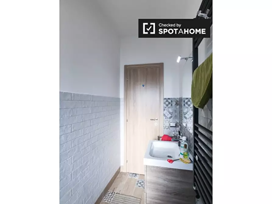 Immagine 13 di Camera condivisa in affitto  in Viale Giustiniano Imperatore a Roma