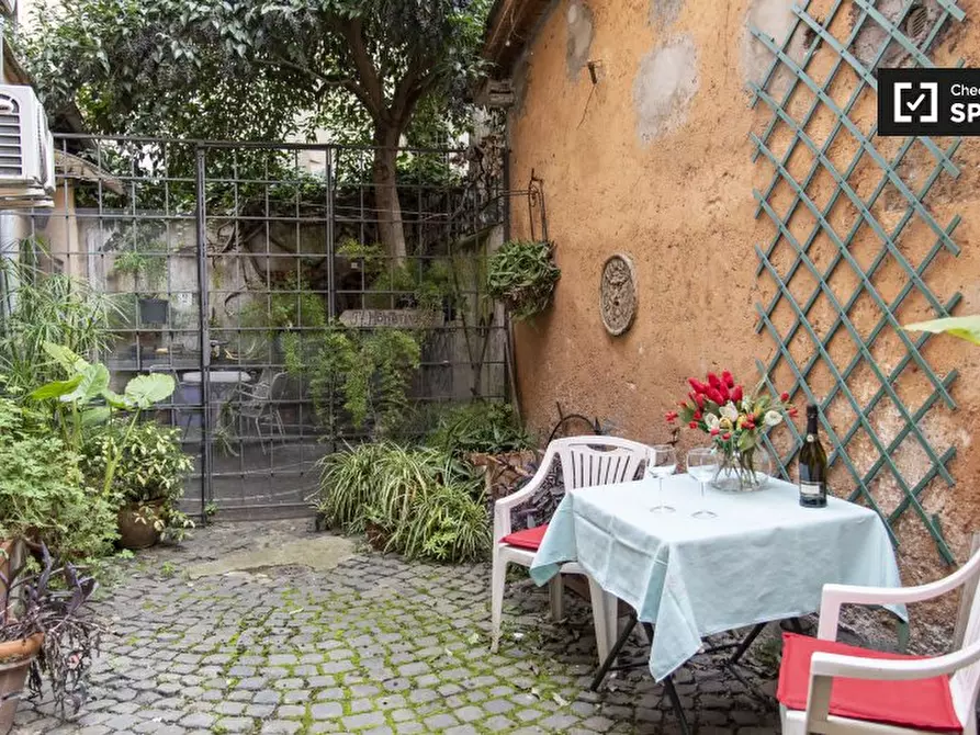 Immagine 16 di Appartamento in affitto  in Via della Scala a Roma