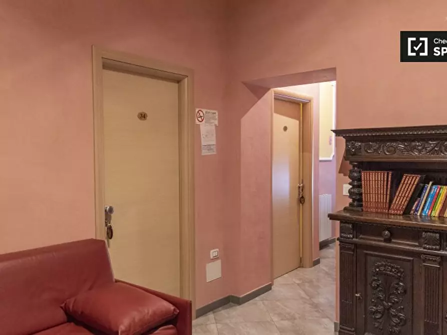Immagine 16 di Camera condivisa in affitto  in Via Napoleone III a Roma