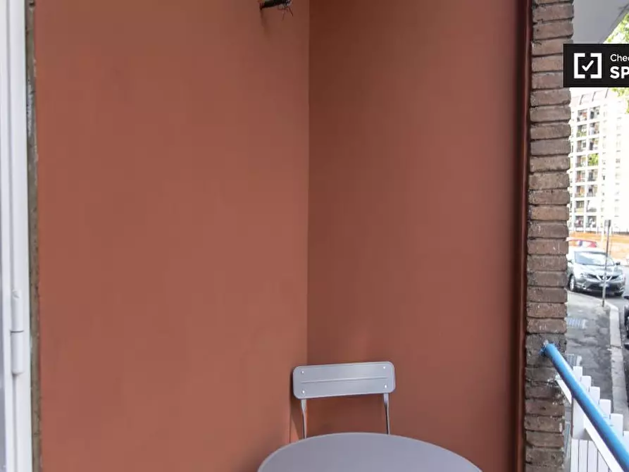 Immagine 2 di Camera condivisa in affitto  in Via Capo Miseno a Roma