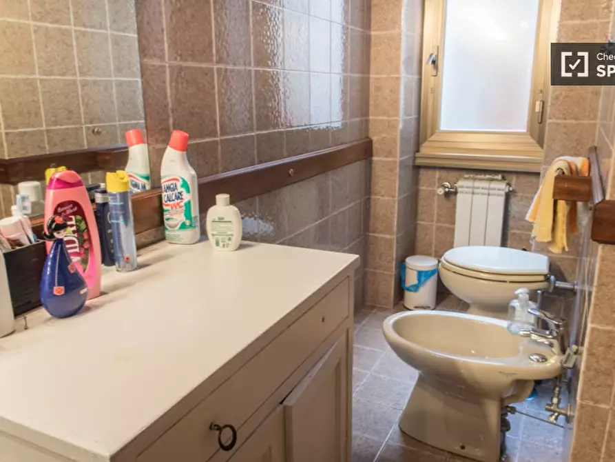 Immagine 13 di Camera condivisa in affitto  in Via Caprese a Roma