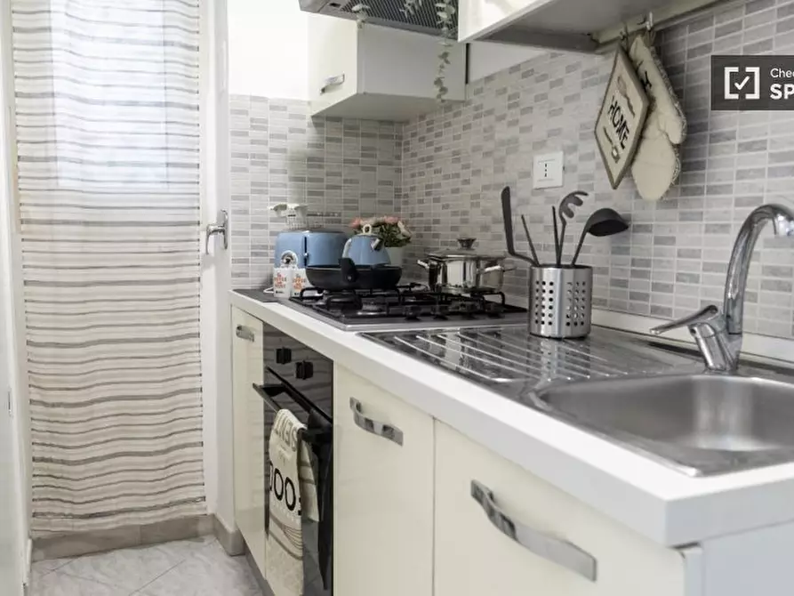 Immagine 10 di Camera condivisa in affitto  in Via in Selci a Roma