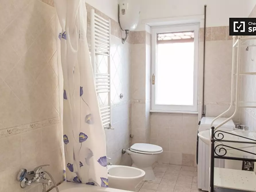 Immagine 5 di Camera condivisa in affitto  in Viale di Vigna Pia a Roma