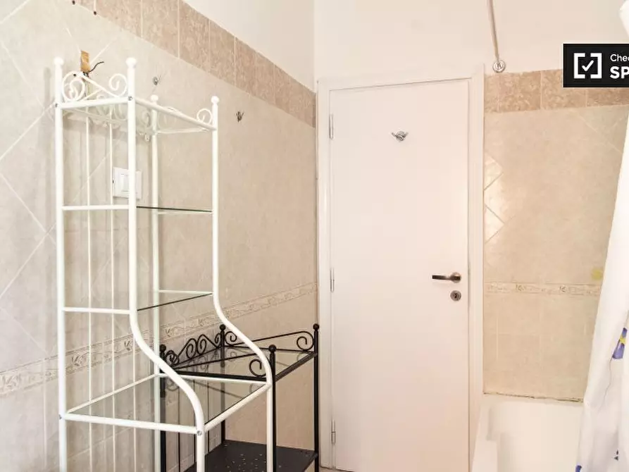 Immagine 11 di Camera condivisa in affitto  in Viale di Vigna Pia a Roma