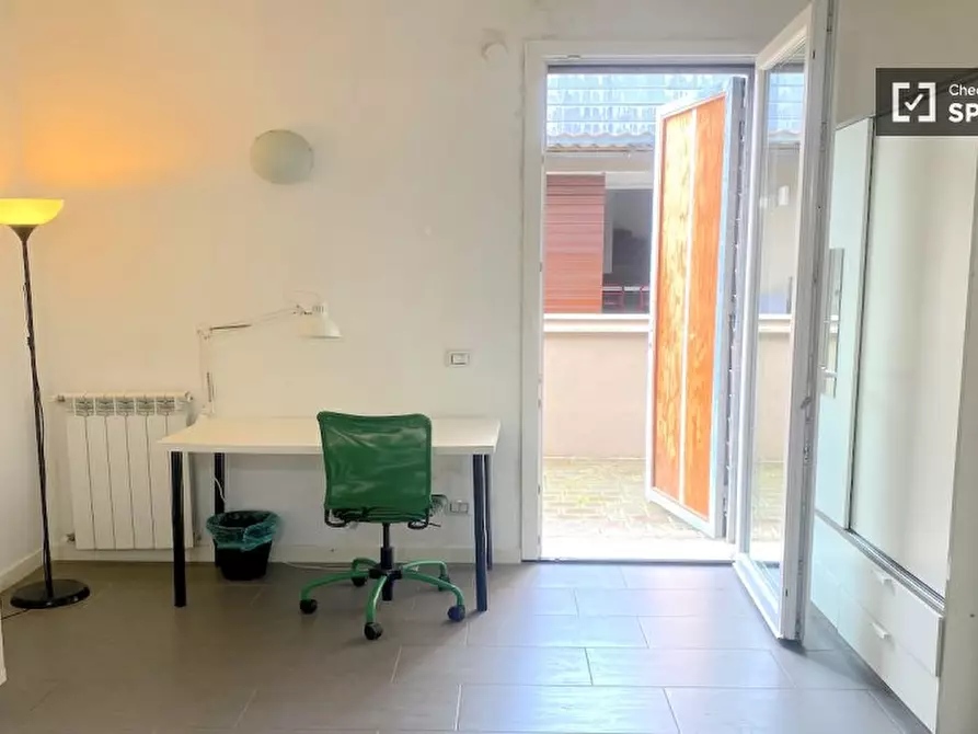 Immagine 3 di Camera condivisa in affitto  in Via di Carcaricola a Roma