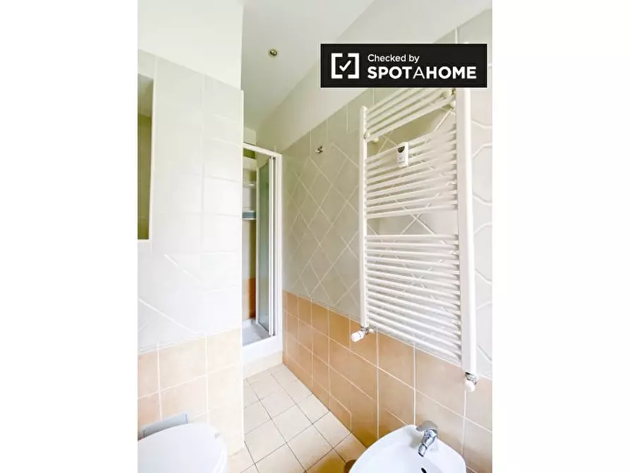 Immagine 7 di Camera condivisa in affitto  in Via Giovanni da Empoli a Roma