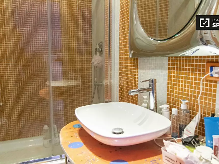 Immagine 2 di Camera condivisa in affitto  in Via dei Campi Flegrei a Roma