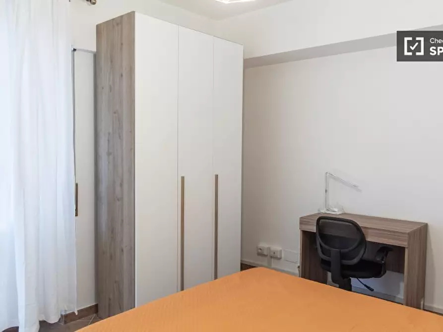 Immagine 1 di Camera condivisa in affitto  in Via Antonino Pio a Roma