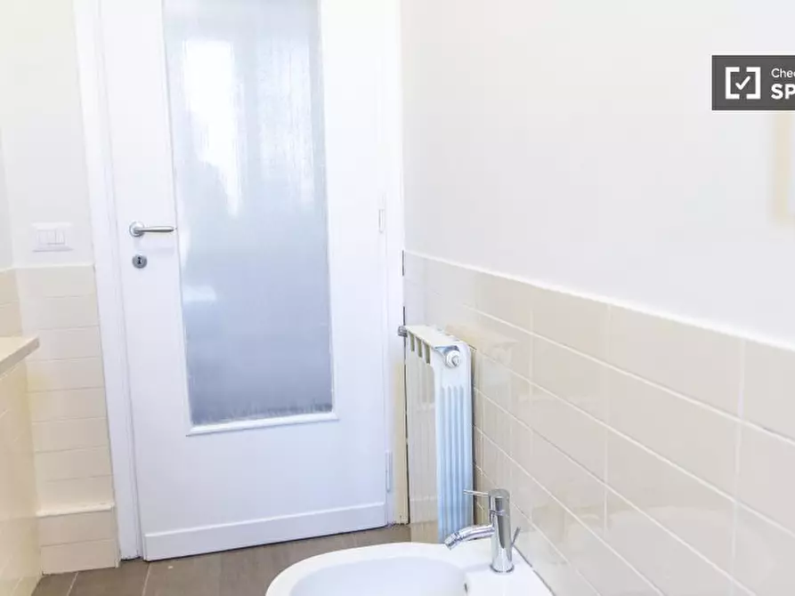 Immagine 13 di Camera condivisa in affitto  in Via Arezzo a Roma