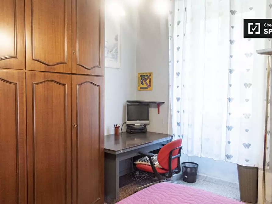 Immagine 2 di Camera condivisa in affitto  in Via Giovanni Paolo Pannini a Roma