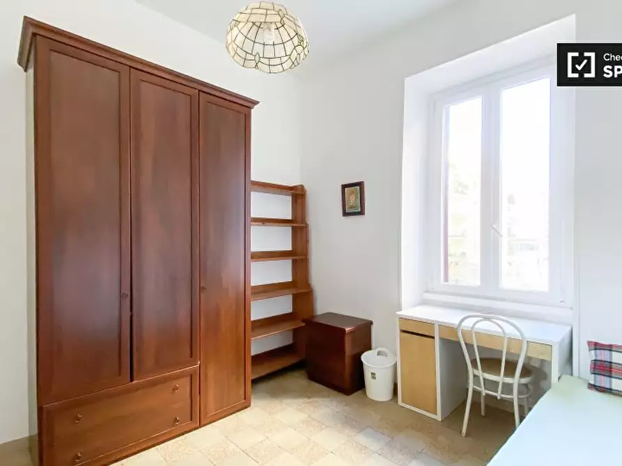 Immagine 3 di Camera condivisa in affitto  in Via Massaciuccoli a Roma