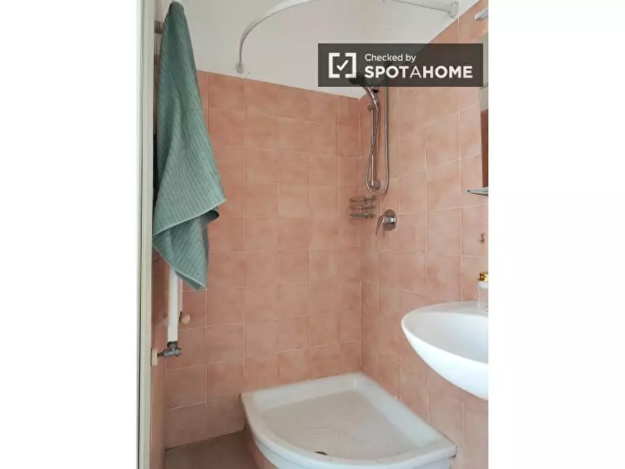 Immagine 5 di Camera condivisa in affitto  in Via Anton Giulio Barrili a Milano