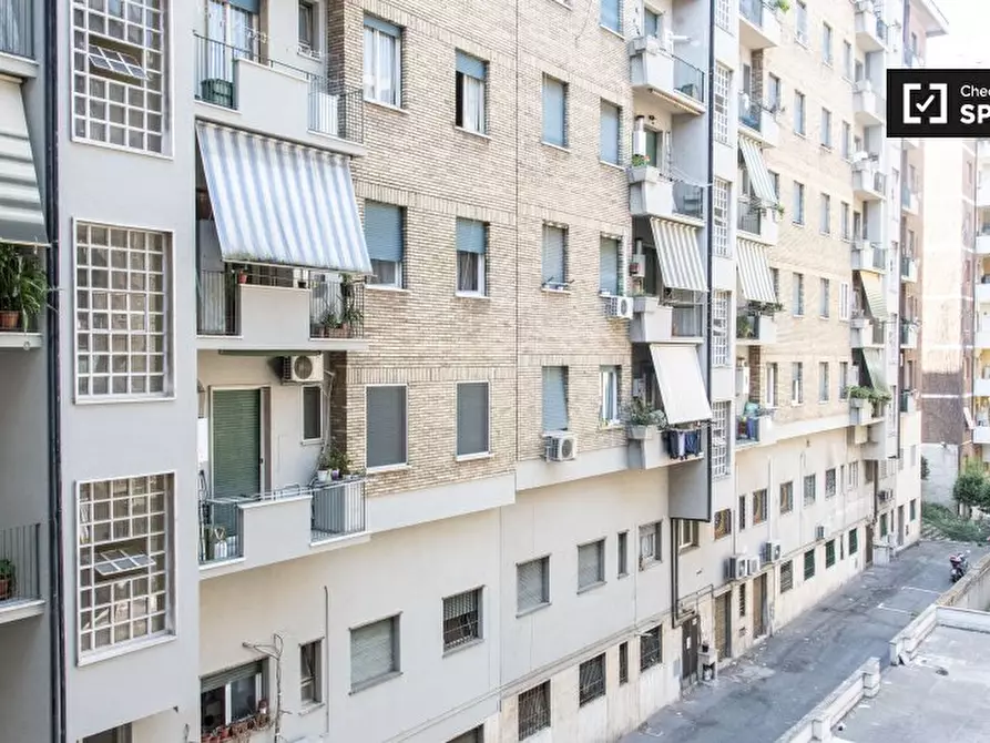 Immagine 7 di Camera condivisa in affitto  in Via dei Campi Flegrei a Roma